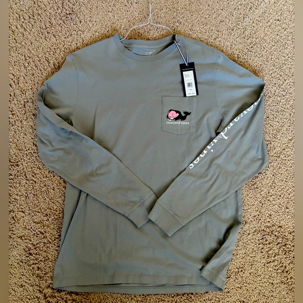 NWT Men’s size Med Vineyard Vines l/s Halloween t-shirt